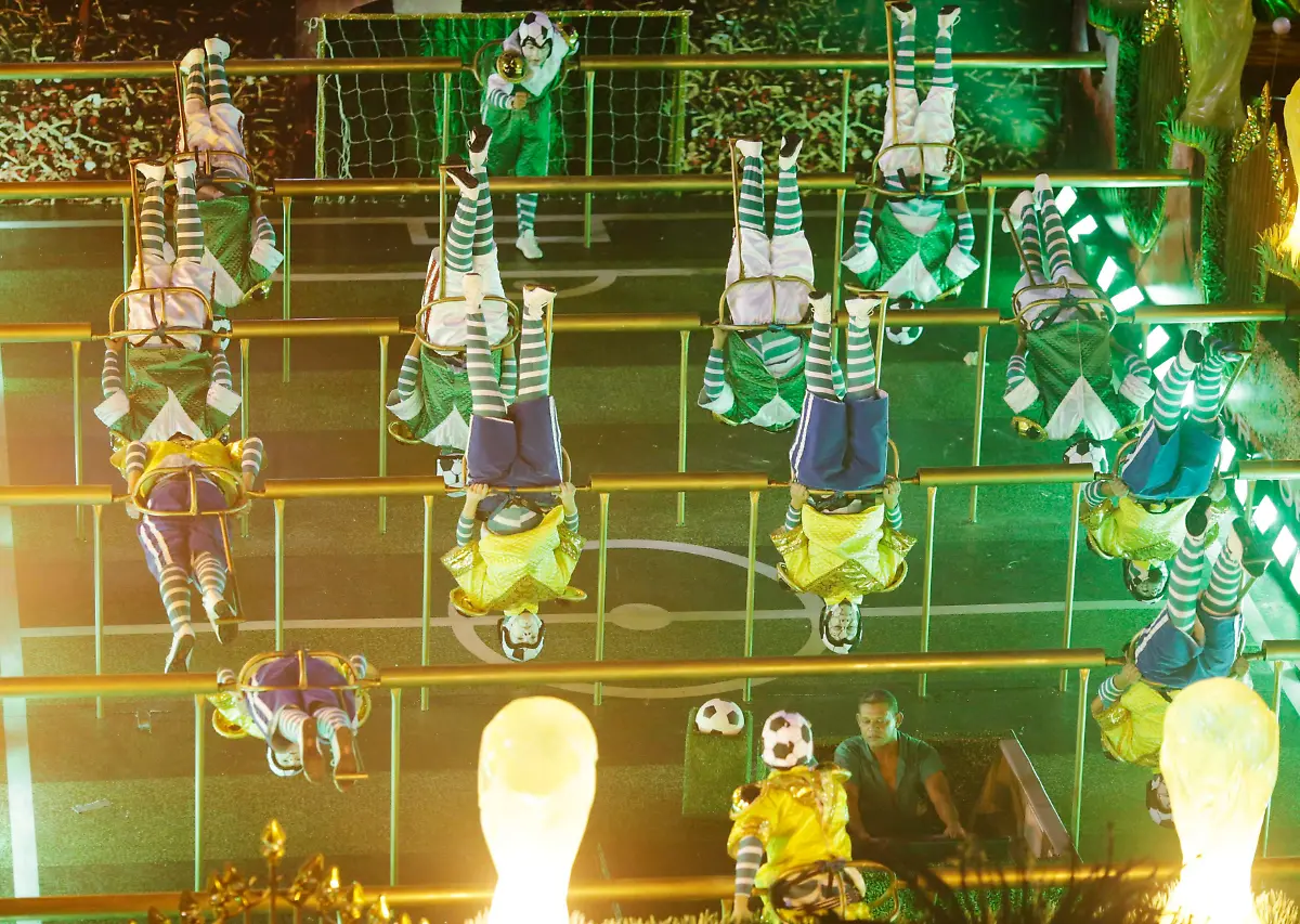 2014-03-04T061615Z-1413134347-GM1EA3412L501-RTRMADP-3-BRAZIL-CARNIVAL-JPG4127658449847954615