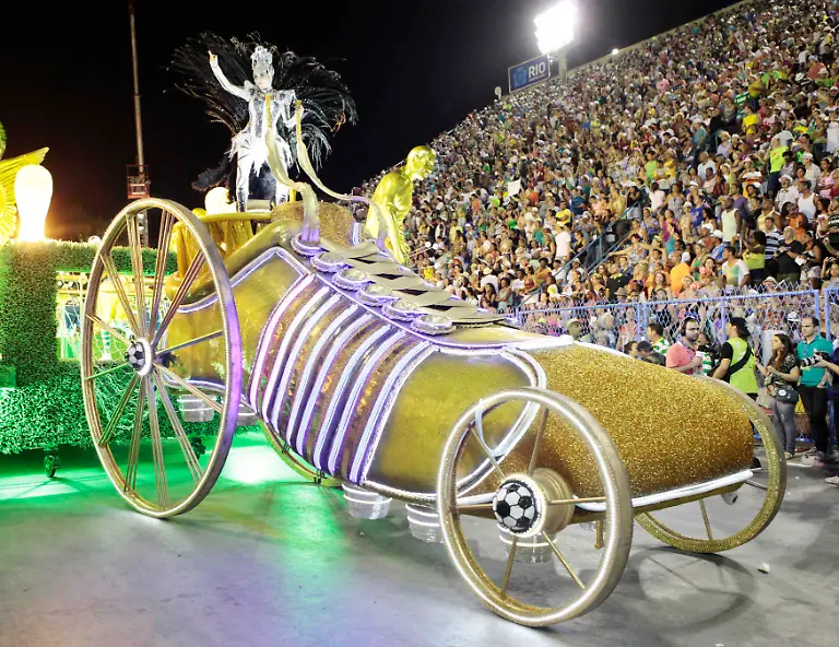 2014-03-04T065202Z-1360319804-GM1EA34156X01-RTRMADP-3-BRAZIL-CARNIVAL-JPG6227850588309457436