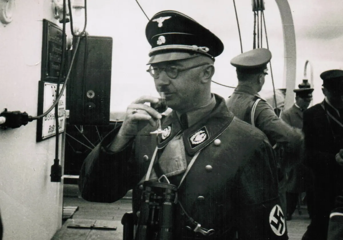 45823343-Himmler3