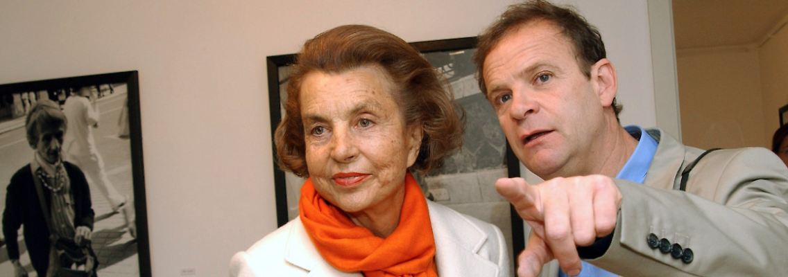 Bettencourt soll den Fotografen Banier (rechts) mit Geschenken im Wert von rund einer Mrd. Euro bedacht haben.