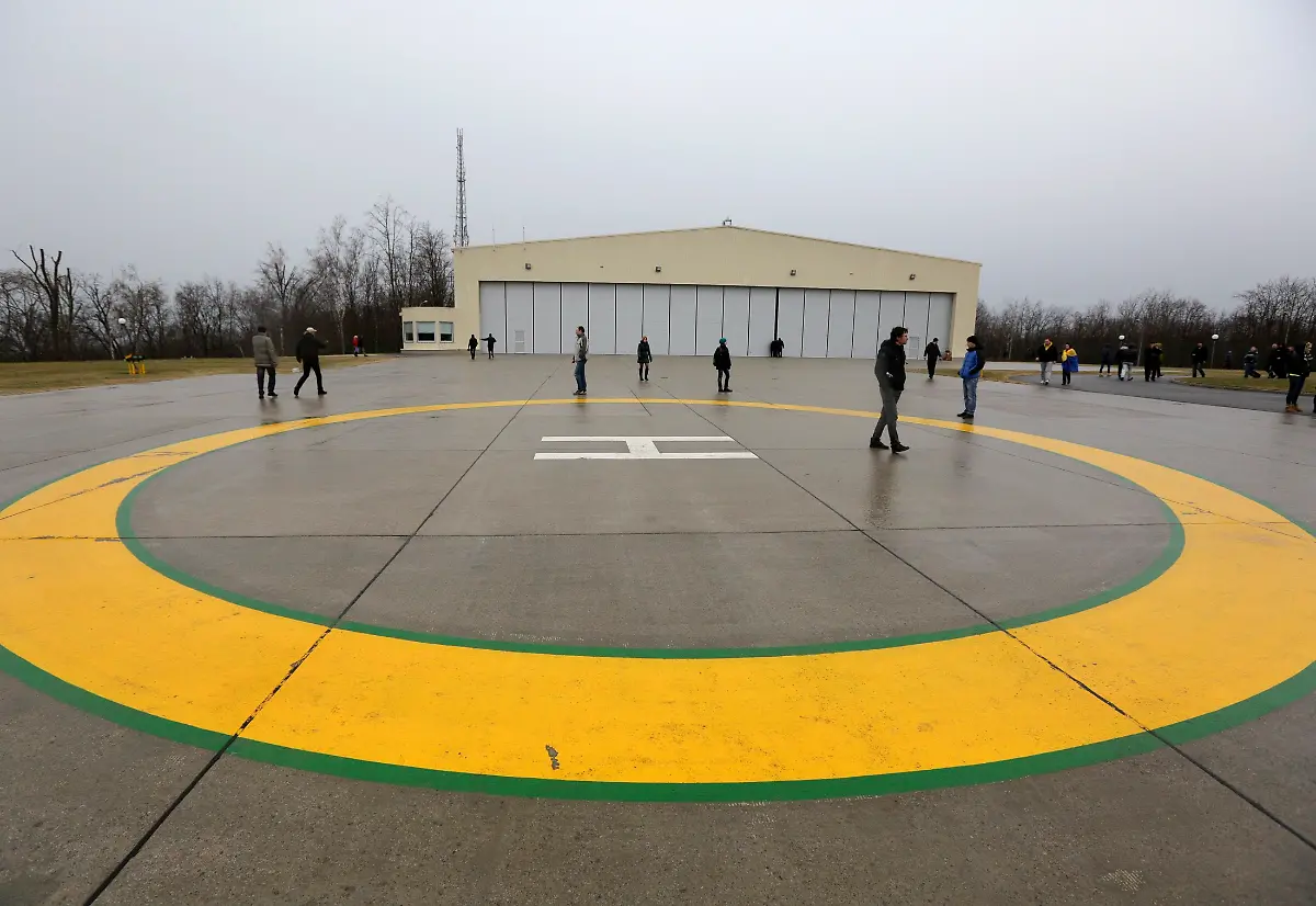 2014-02-22T192605Z-1561893827-GM1EA2N09F201-RTRMADP-3-UKRAINE-CRISIS-RESIDENCE-CROWDS-JPG3766466057522299926