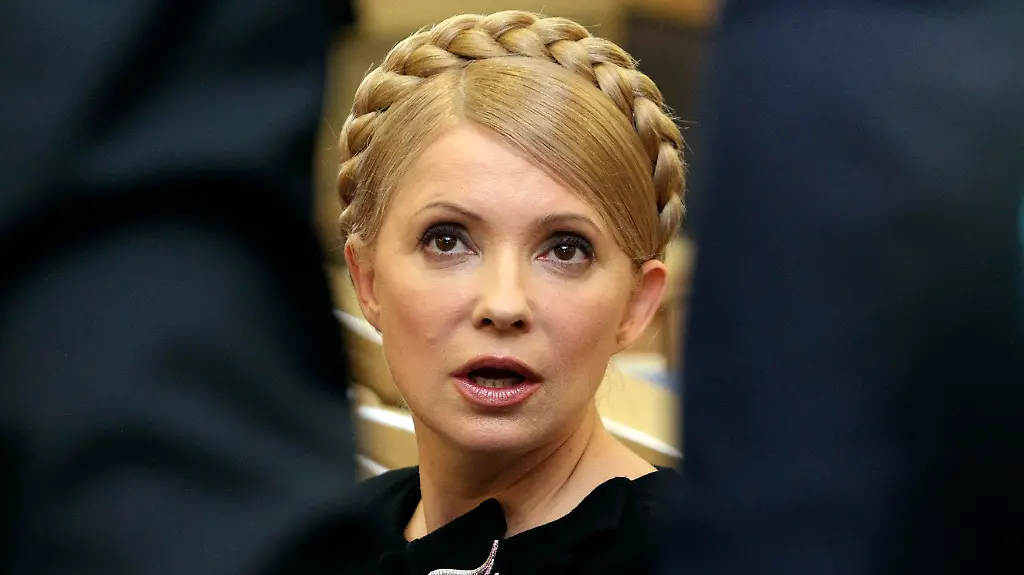 2014-02-22T120320Z-956207562-GM1EA2M1JJ301-RTRMADP-3-UKRAINE-CRISIS-TYMOSHENKO-JPG5493197011364050862