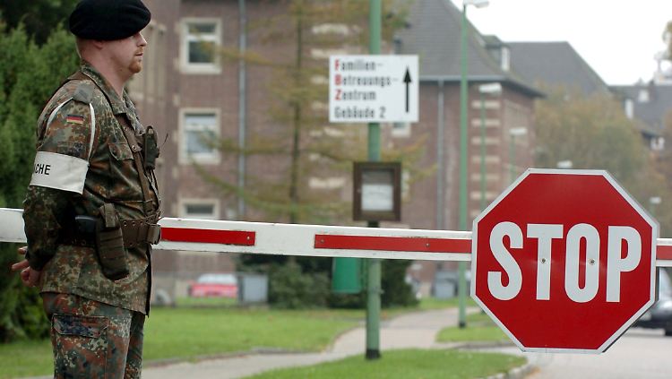 Offenbar vermutet die Polizei, dass gezielt die Autos von Soldaten ausgespäht werden.