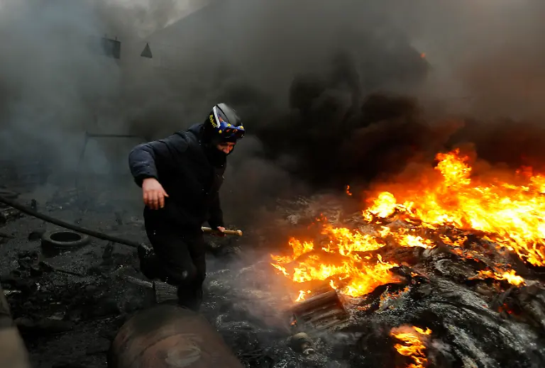 2014-02-20T094704Z-1363214263-GM1EA2K1DAN01-RTRMADP-3-UKRAINE-JPG1189932281694995663