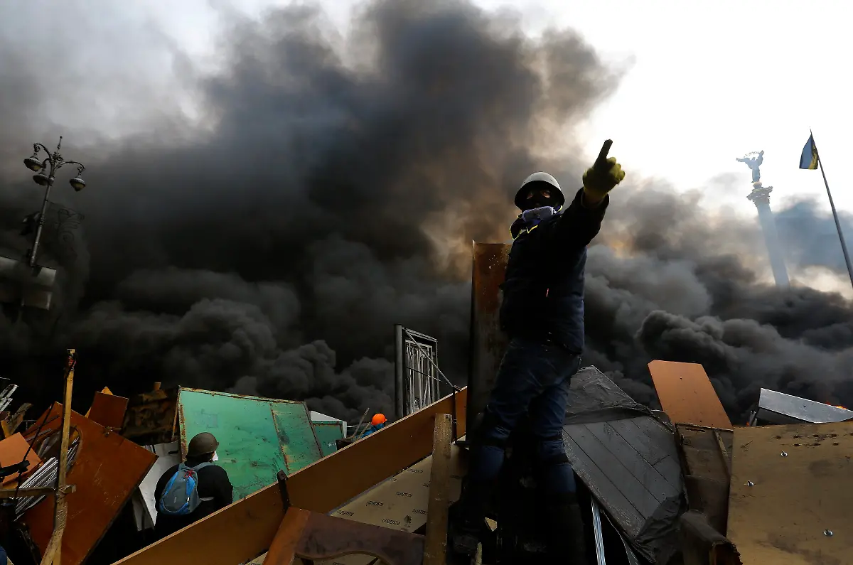 2014-02-20T100842Z-497205695-GM1EA2K1EBI01-RTRMADP-3-UKRAINE-JPG3889467265115461034