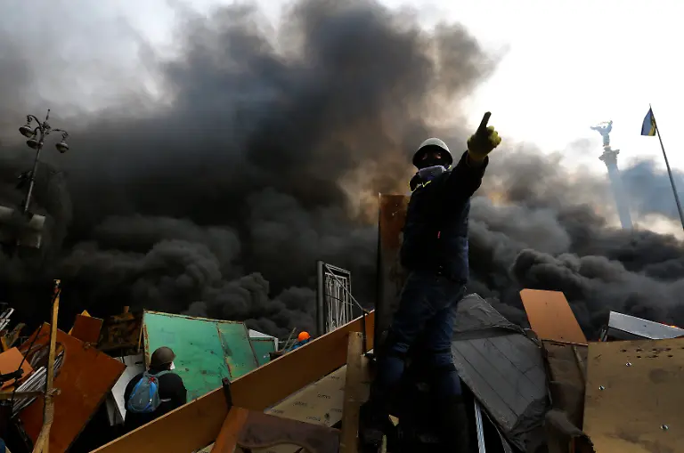 2014-02-20T100842Z-497205695-GM1EA2K1EBI01-RTRMADP-3-UKRAINE-JPG3889467265115461034