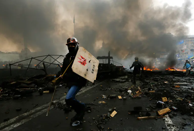 2014-02-20T102235Z-887525919-GM1EA2K1EZA01-RTRMADP-3-UKRAINE-JPG3954172120144710017