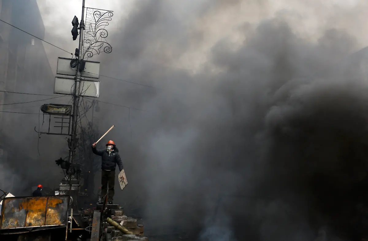 2014-02-20T110525Z-1967556693-LR2EA2K0USRCJ-RTRMADP-3-UKRAINE-JPG444211227485795113