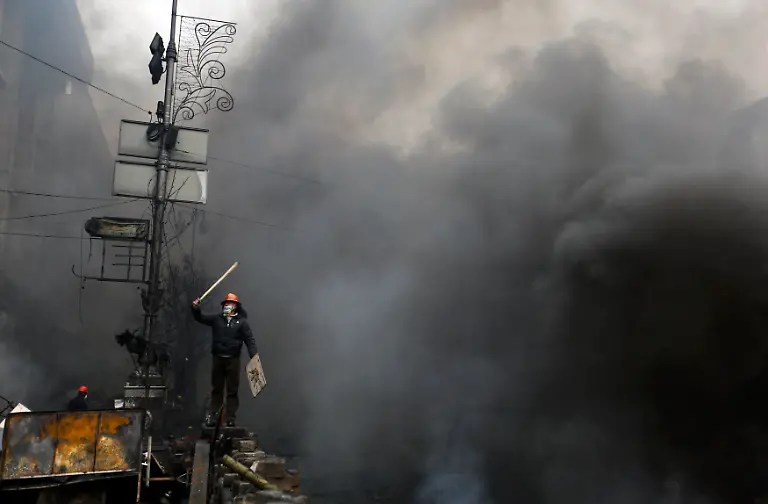 2014-02-20T110525Z-1967556693-LR2EA2K0USRCJ-RTRMADP-3-UKRAINE-JPG444211227485795113