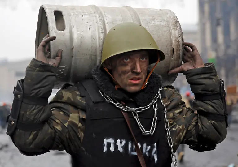 2014-02-20T120258Z-1095775042-LR2EA2K0XGNLV-RTRMADP-3-UKRAINE-JPG3662013783639377428