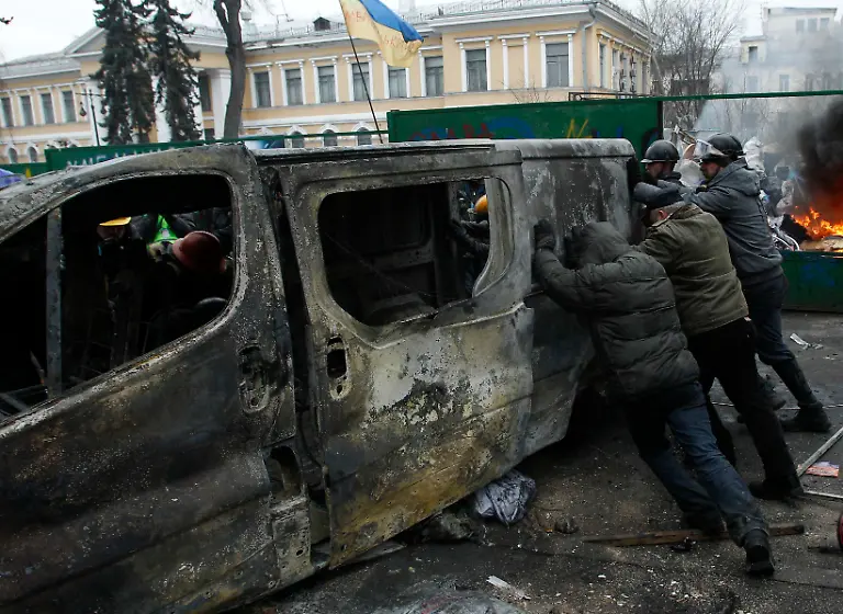 2014-02-20T123007Z-194593358-GM1EA2K1KUU01-RTRMADP-3-UKRAINE-JPG5200716306324369965