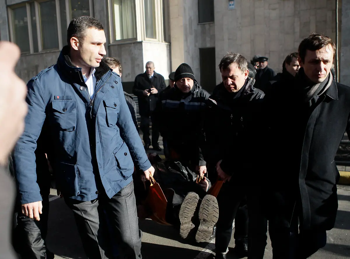 2014-02-18T153518Z-319741948-GM1EA2I1TAL01-RTRMADP-3-UKRAINE-JPG5600654716803938589