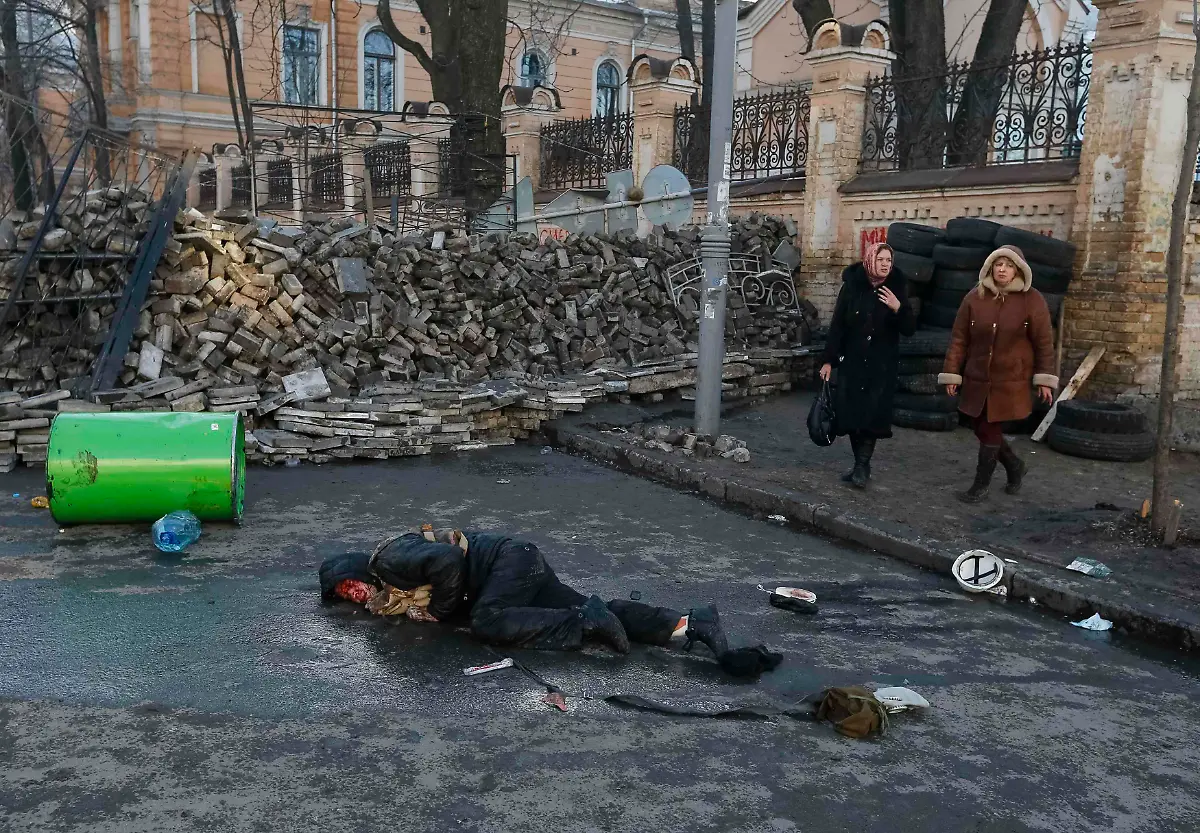 2014-02-18T234914Z-1492053688-GM1EA2J0IUU01-RTRMADP-3-UKRAINE-JPG6998168972543002732