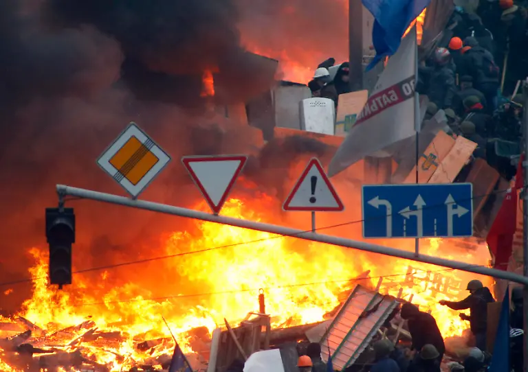 2014-02-19T060754Z-1932032691-GM1EA2J12ZV01-RTRMADP-3-UKRAINE-JPG666241257328292097