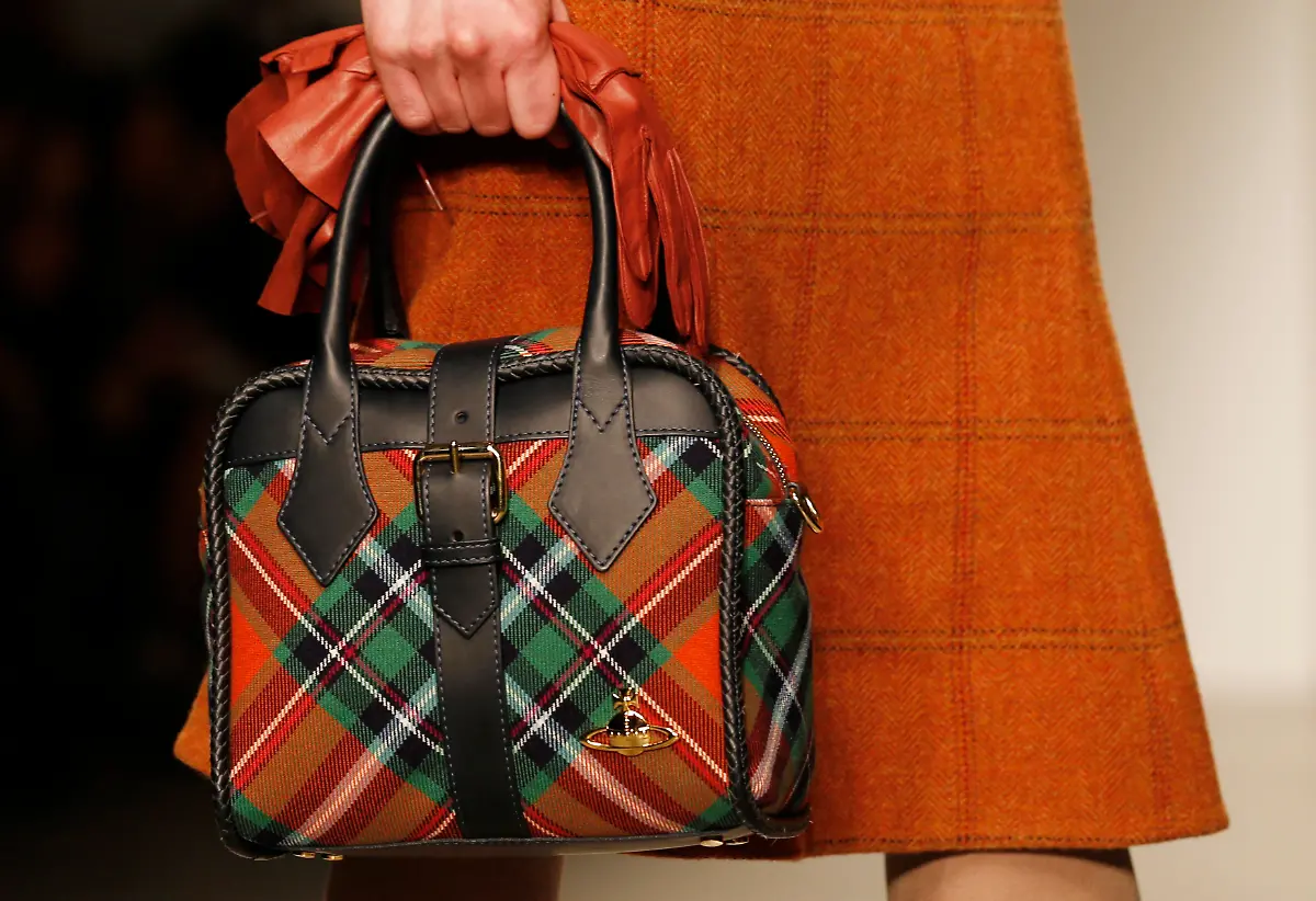 2014-02-16T192718Z-2136733850-GM1EA2H09JH01-RTRMADP-3-FASHION-BRITAIN-JPG846125296079165818