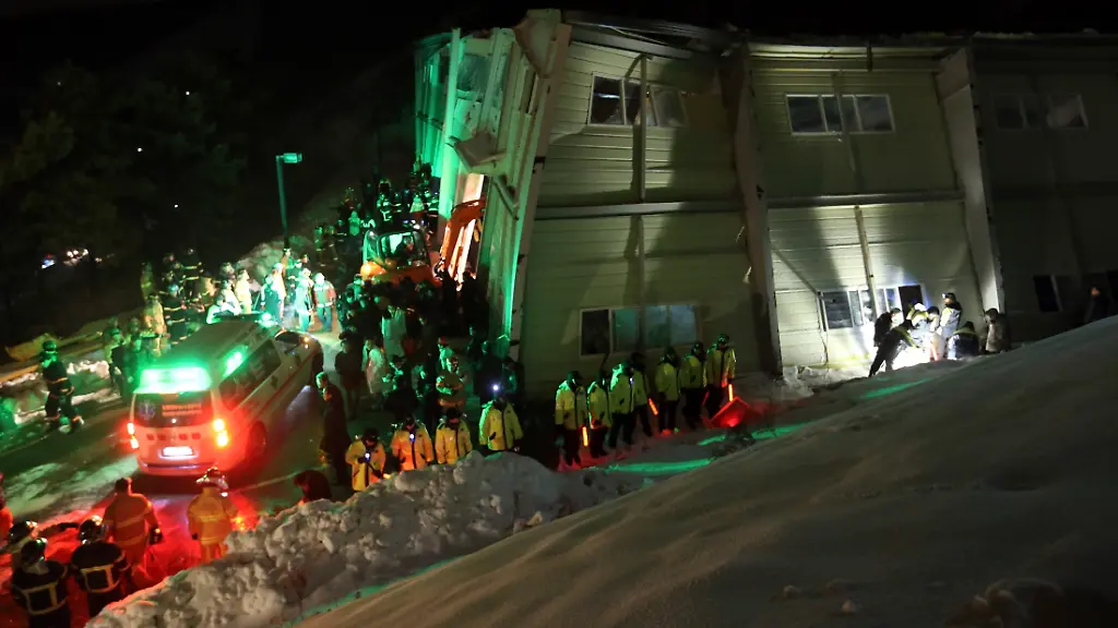 2014-02-17T152805Z-1814806866-GM1EA2H1T1V01-RTRMADP-3-KOREA-JPG5960397685731885944