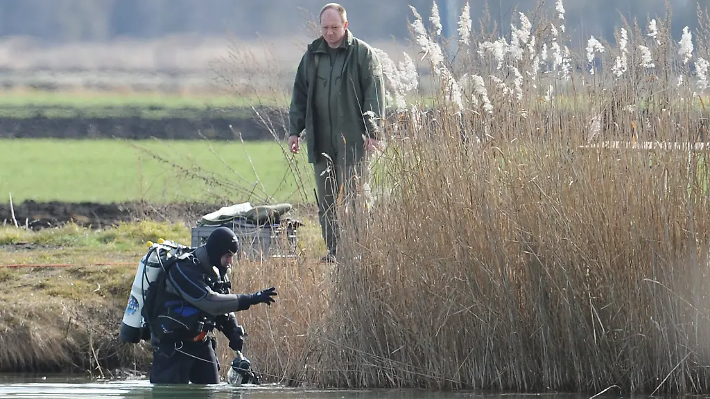Leiche-eines-zwoelfjaehrigen-Maedchens-an-einem-Weiher-nahe-Neuburg-gefunden