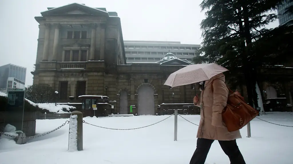 2014-02-15T021700Z-1789444986-GM1EA2F0S4S01-RTRMADP-3-JAPAN-JPG2999112177429917274