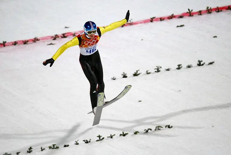 2014-02-15T190625Z-1153678709-LR2EA2F1H2FEX-RTRMADP-3-OLYMPICS-SKIJUMPING-JPG6297655176718765766