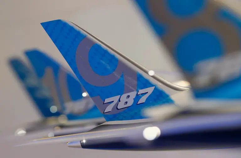 2014-02-11T094821Z-1420434910-GM1EA2B1DBN01-RTRMADP-3-AIRSHOW-SINGAPORE-BOEING-JPG6391728485356103221