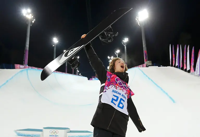 2014-02-11T200926Z-1250699131-LR2EA2B1JZGFU-RTRMADP-3-OLYMPICS-SNOWBOARDING-JPG8212872866117408159