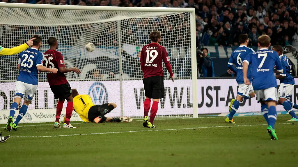 2014-02-09T171847Z-989076457-GM1EA2A03KJ01-RTRMADP-3-SOCCER-GERMANY-JPG6302263694752562408