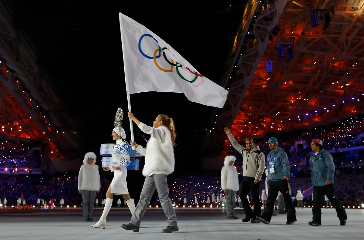 2014-02-07T174547Z-1821023575-TB3EA271DC1BJ-RTRMADP-3-OLYMPICS-CEREMONY-JPG9059137087063519024