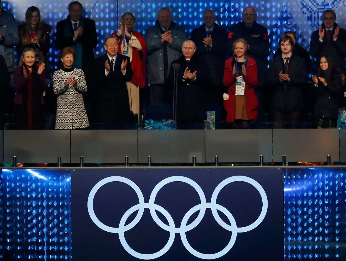 2014-02-07T183738Z-168279208-LR2EA271FQFHK-RTRMADP-3-OLYMPICS-CEREMONY-JPG5600578089485213788