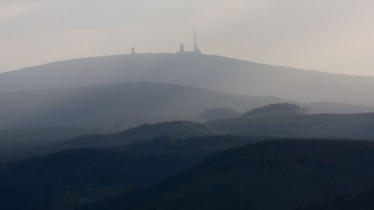 Der Brocken besteht zu großen Teilen aus Granit.