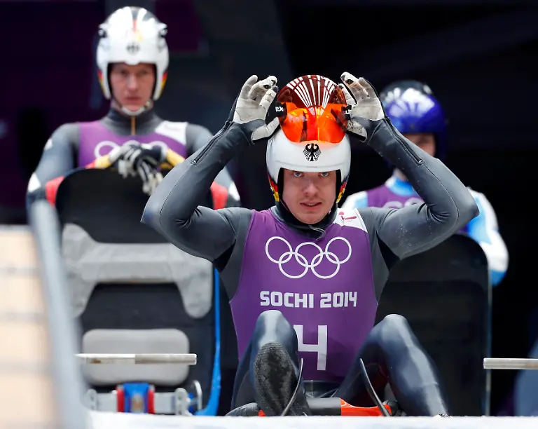 2014-02-05T084412Z-1227039571-LM2EA250OTR21-RTRMADP-3-OLYMPICS-LUGE-JPG2109280809804063708