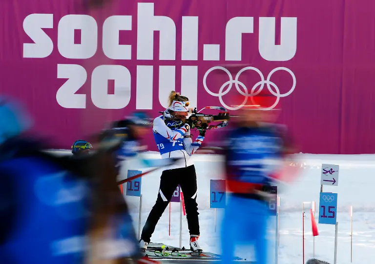2014-02-04T171226Z-2020479151-GM1EA25033T01-RTRMADP-3-OLYMPICS-BIATHLON-JPG983572577648847701