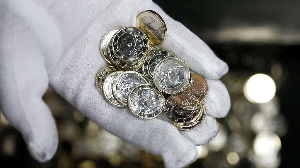 2014-02-04T153840Z-125625661-GM1EA241TMC01-RTRMADP-3-BELGIUM-JPG7461893425651654569