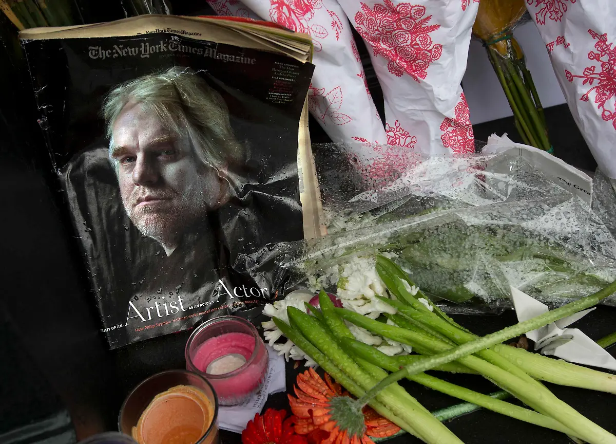 2014-02-03T212116Z-2082718304-GM1EA240ES101-RTRMADP-3-PEOPLE-PHILIPSEYMOURHOFFMAN-JPG1970638790649101655