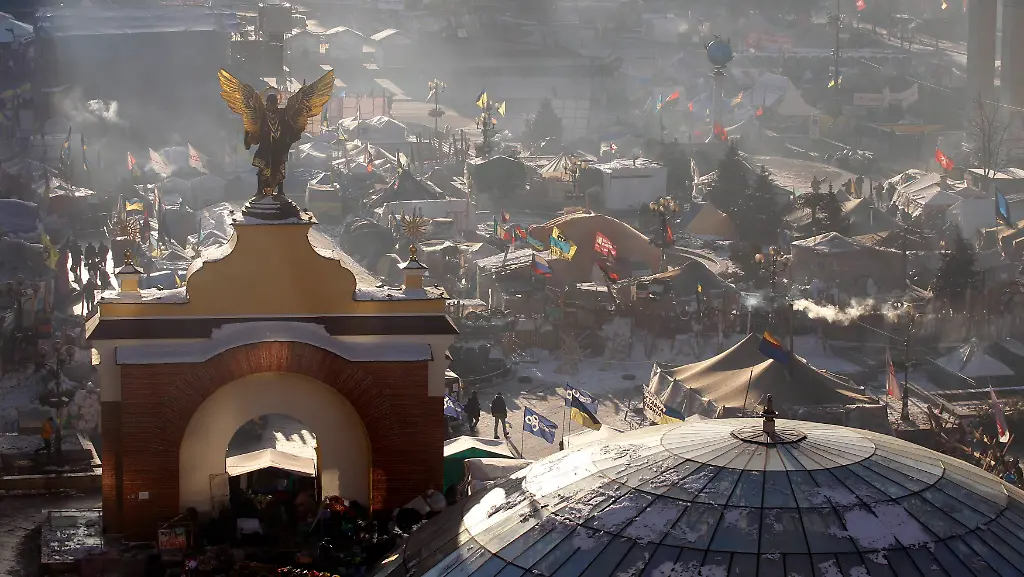 2014-02-04T071502Z-1236716920-GM1EA24165M01-RTRMADP-3-UKRAINE-JPG2852252849400788357