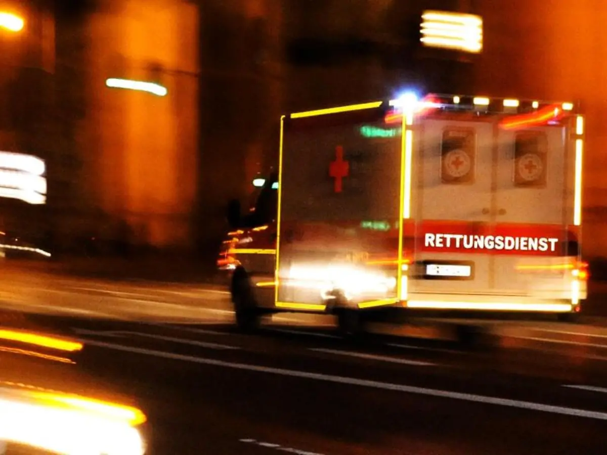Rettungswagen-in-Muenchen-Das-Risiko-an-einem-Herzleiden-zu-sterben-liegt-in-den-ostdeutschen-Bundeslaendern-nach-wie-vor-hoeher-als-im-Westen