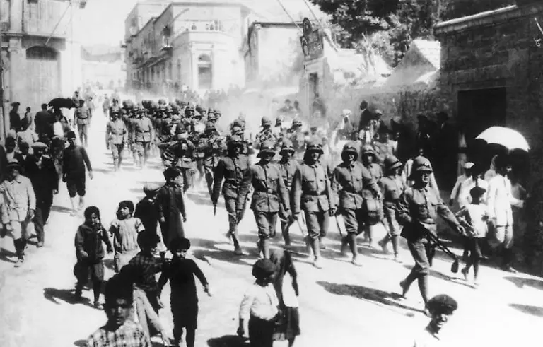 19-Bundesarchiv-Bild-146-1977-101-36-Deutsche-Soldaten-in-Jerusalem