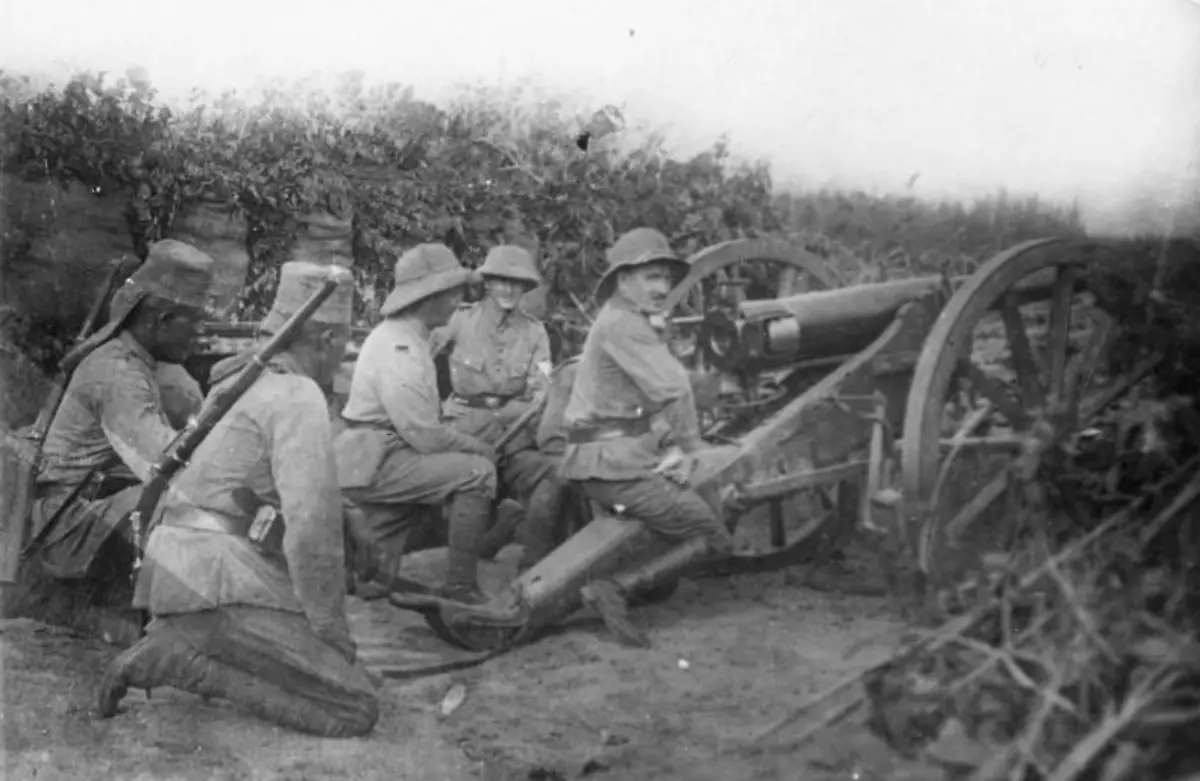 18-Bundesarchiv-Bild-183-R19361-CC-BY-SA-3-0-Deutsch-Ostafrika-Deutsches-Feldgeschuetz