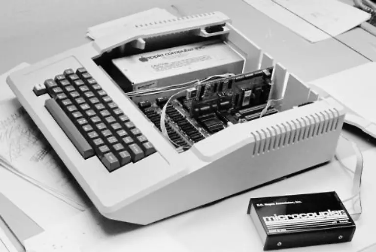 Micromodem-II-in-Apple-II