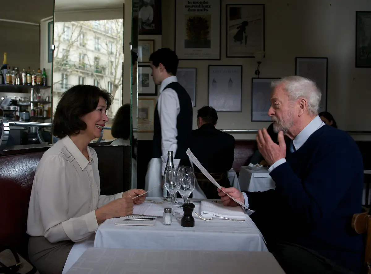 mr-morgans-last-love-Matthew-Morgan-Michael-Caine-bei-seinem-woechentlichen-Lunch-mit-einer-Freundin-Anne-Alvaro