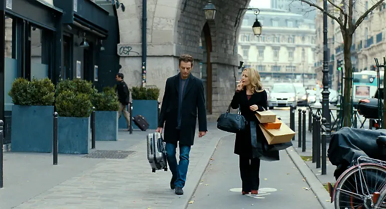 mr-morgans-last-love-Matthew-Morgans-Kinder-Miles-Justin-Kirk-und-Karen-Gillian-Anderson-bei-ihrem-Besuch-in-Paris