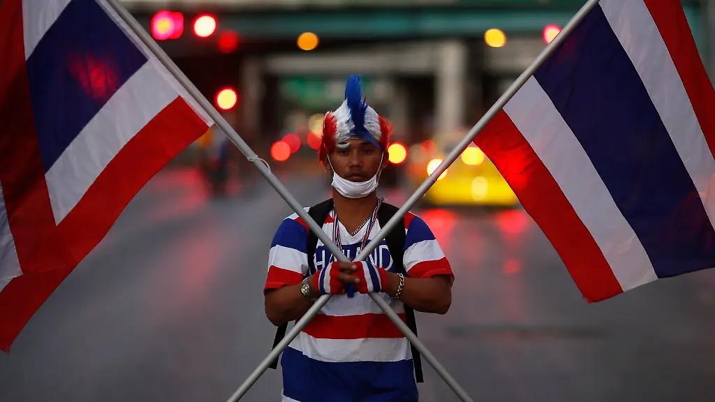 2014-01-12T115159Z-1104553412-GM1EA1C1IQQ01-RTRMADP-3-THAILAND-PROTEST-JPG6551030954776561932