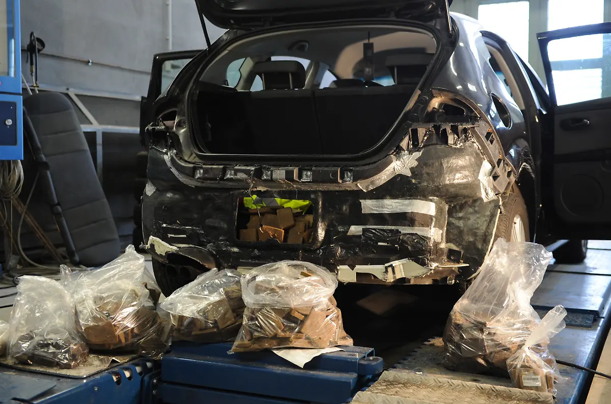 Cannabis-aus-Spanien-in-Deutschland-im-Auto-versteckt-220-Kilo