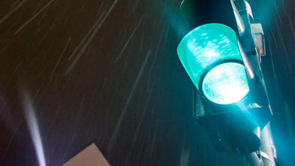 Die-Ampel-zeigt-gruen-aber-wie-lange-noch-Das-neuartige-Assistenzsystem-von-Audi-soll-genau-das-voraussagen-koennen