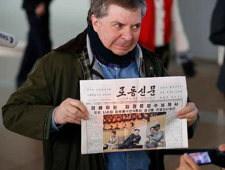 2014-01-09T052232Z-1301036064-GM1EA1910PX01-RTRMADP-3-KOREA-NORTH-RODMAN-JPG3280605951706363070