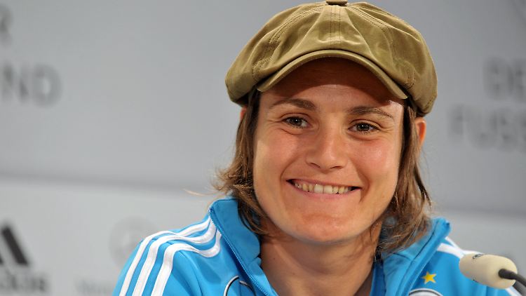 Fast immer mit Mütze, nur nicht im Tor: DFB-Keeperin Nadine Angerer.