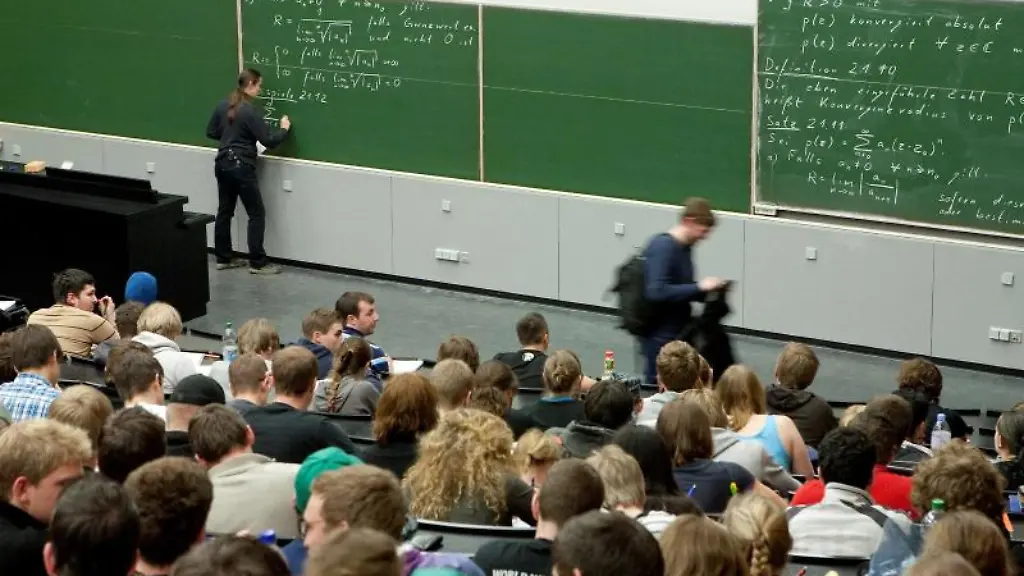 Ein-Mathestudium-ist-anspruchsvoll-Vier-von-fuenf-Studenten-brechen-es-vor-dem-Abschluss-ab