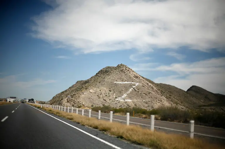 zetas-zeichen-an-berg