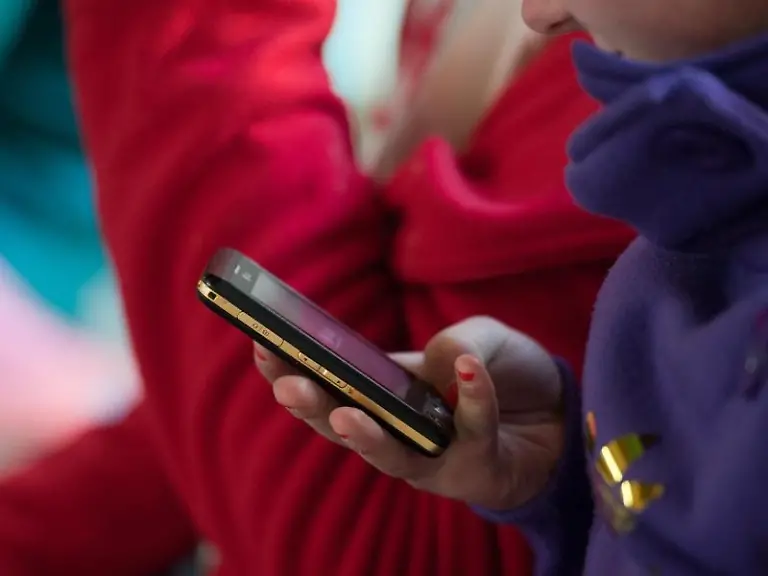 Fleissig-tippen-Wer-seine-SMS-Gruesse-zu-Neujahr-bereits-vorbereitet-hat-braucht-sie-an-Silvester-nur-noch-abzuschicken