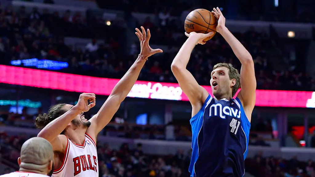 2013-12-29T022629Z-773121867-NOCID-RTRMADP-3-NBA-DALLAS-MAVERICKS-AT-CHICAGO-BULLS-JPG503181329334791462