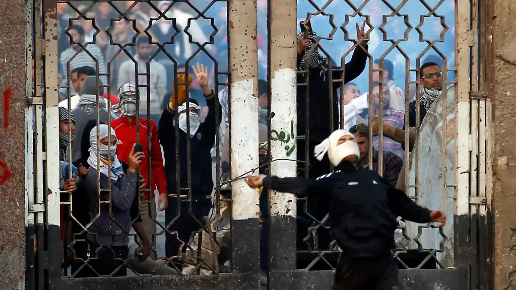 2013-12-27T194940Z-952618361-GM1E9CS0A7K01-RTRMADP-3-EGYPT-BROTHERHOOD-JPG2786165979443664651